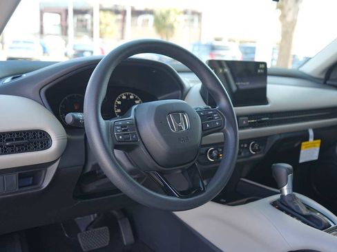 New 2026 Honda HR-V LX image 2