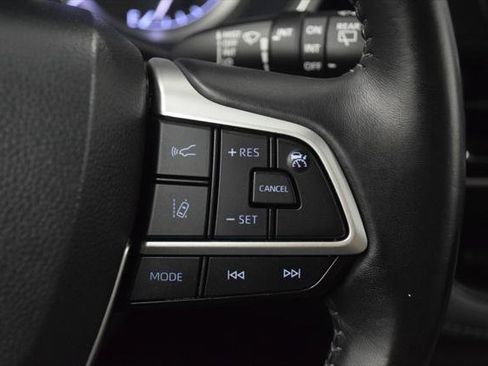 Certified 2022 Toyota Highlander XLE image 25