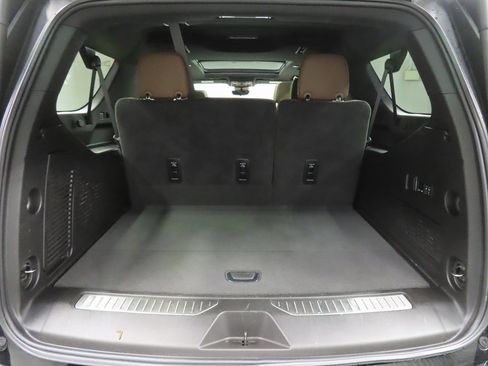 Used 2024 Chevrolet Suburban High Country image 43