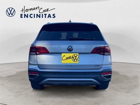 Certified 2022 Volkswagen Taos SEL image 4