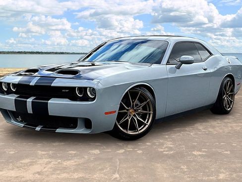 Used 2022 Dodge Challenger GT RWD image 1