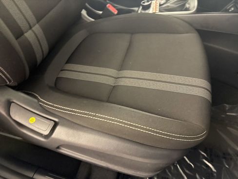 Used 2025 Hyundai Venue SEL FWD image 28