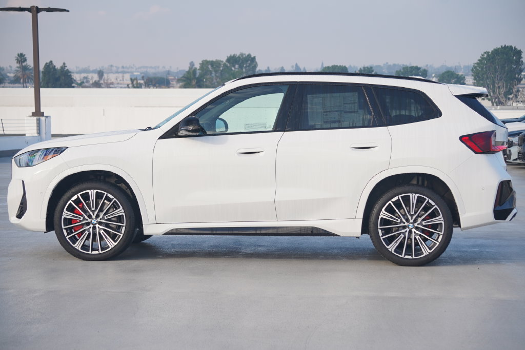 Used 2026 BMW X1 xDrive28i w/ M Sport Package AWD/4WD image 4