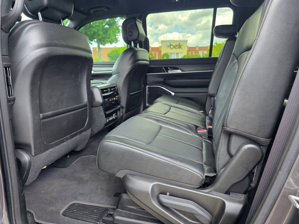 Used 2023 Jeep Wagoneer Series II RWD image 30