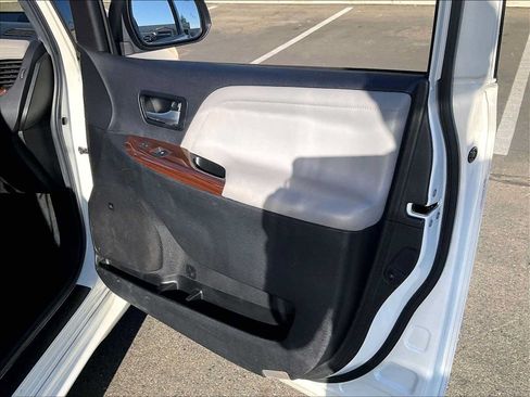 Used 2016 Toyota Sienna Limited FWD image 25