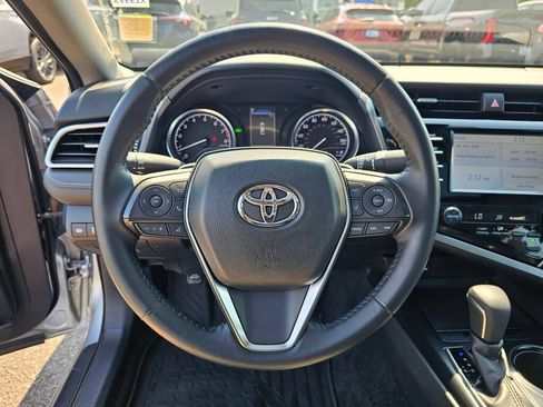 Used 2018 Toyota Camry SE w/ Moonroof Package FWD image 12