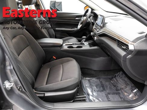 Used 2025 Nissan Altima 2.5 SV FWD image 24