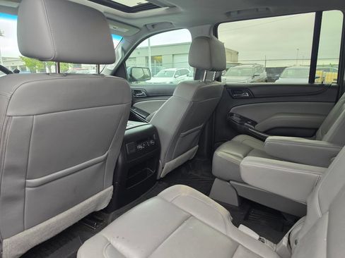 Used 2018 Chevrolet Suburban LT w/ Luxury Package AWD/4WD image 13