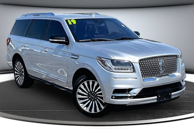Used 2019 Lincoln Navigator Reserve AWD/4WD image 3