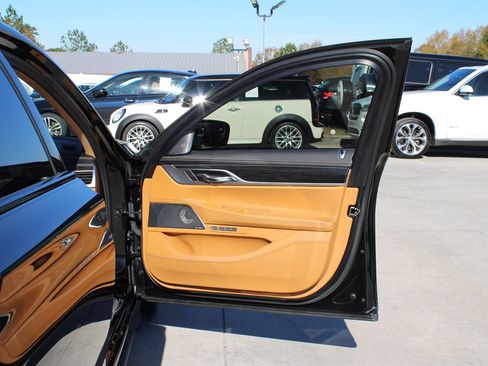 Used 2018 BMW 740i image 38