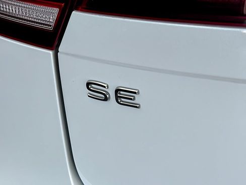 Used 2022 Volkswagen Tiguan SE R-Line FWD image 26
