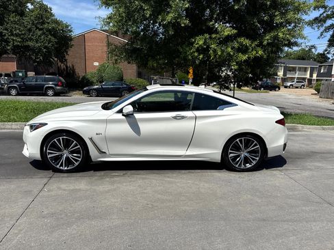 Used 2017 INFINITI Q60 2.0t w/ Premium Plus Package 2.0T image 8