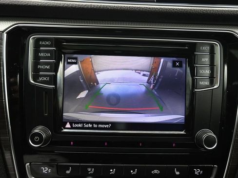 Used 2018 Volkswagen Passat 2.0T SE FWD image 18