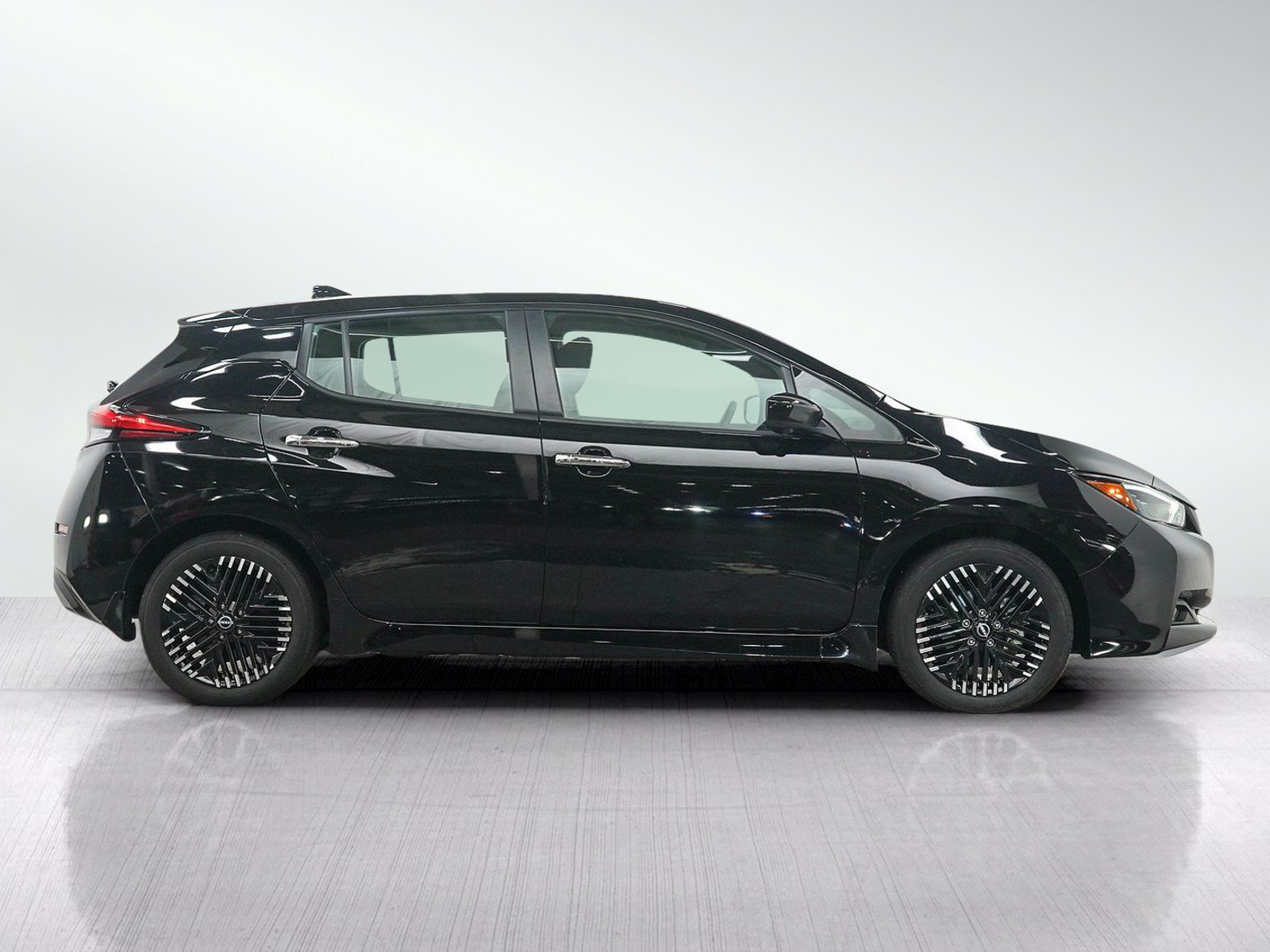 Used 2025 Nissan Leaf SV Plus FWD image 7