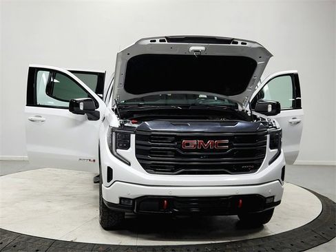 Used 2023 GMC Sierra 1500 AT4 w/ AT4 Preferred Package image 10