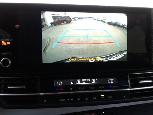 Used 2025 Toyota Sienna XLE image 20