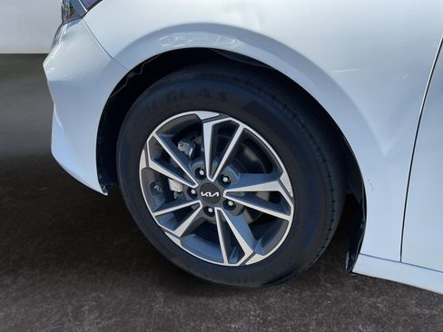 Used 2023 Kia Forte LXS w/ LXS Technology Package FWD image 9