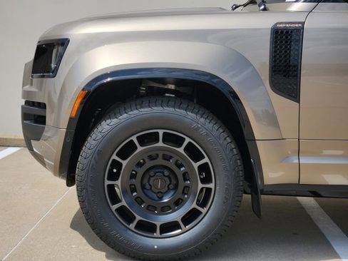 New 2026 Land Rover Defender 110 OCTA AWD/4WD image 9