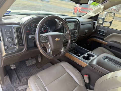 Used 2018 Chevrolet Silverado 1500 LTZ w/ LTZ Plus Package image 6