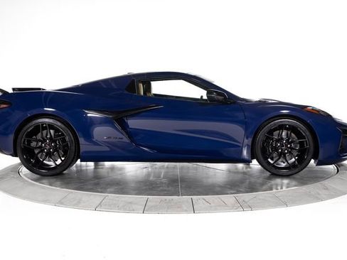 Used 2025 Chevrolet Corvette Z06 RWD image 7