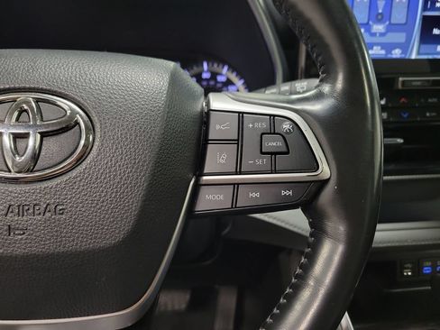 Used 2022 Toyota Highlander Platinum AWD/4WD image 25