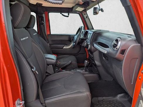 Used 2015 Jeep Wrangler Unlimited Rubicon w/ Connectivity Group AWD/4WD image 18