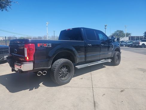 Used 2018 Ford F250 XLT w/ XLT Value Package image 3