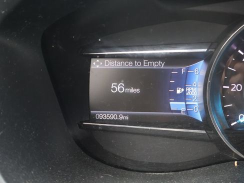 Used 2018 Ford Explorer XLT w/ Equipment Group 202A AWD/4WD image 16