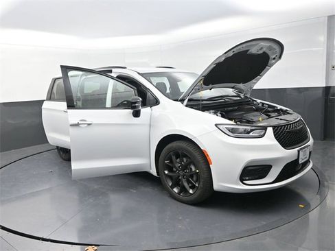 New 2026 Chrysler Pacifica Select image 25