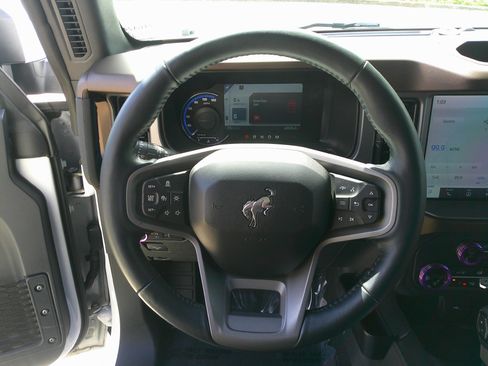 Used 2023 Ford Bronco Outer Banks image 19