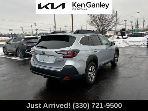 Used 2023 Subaru Outback Premium image 5