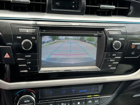 Used 2015 Toyota Corolla LE FWD image 20