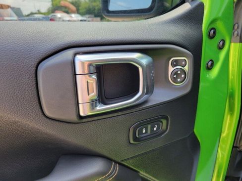 Used 2025 Jeep Wrangler Unlimited Rubicon 392 AWD/4WD image 29