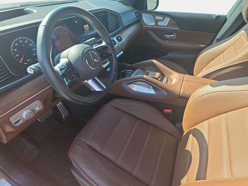 Used 2025 Mercedes-Benz GLS 580 4MATIC image 16