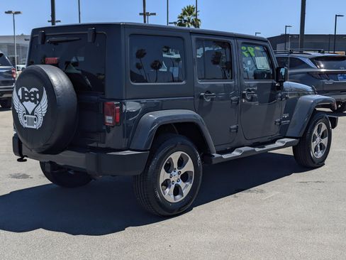 Used 2018 Jeep Wrangler Unlimited Sahara w/ Connectivity Group AWD/4WD image 2