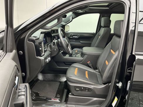 Used 2024 GMC Sierra 1500 AT4 w/ Technology Package AWD/4WD image 3