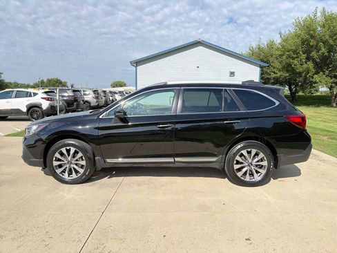 Used 2018 Subaru Outback 3.6R Touring w/ Popular Package #3 AWD/4WD image 3