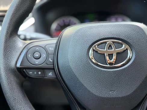 Used 2021 Toyota RAV4 LE FWD image 24