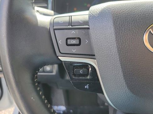 Used 2025 Toyota Camry SE FWD image 18