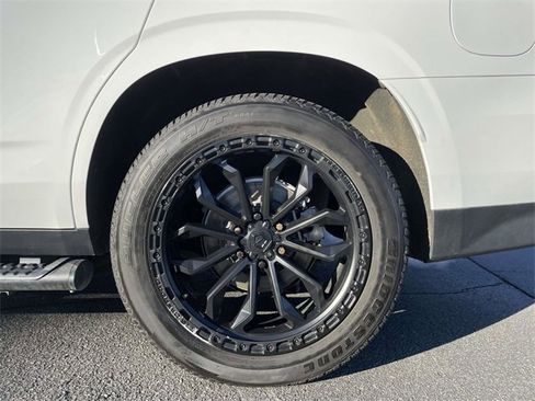 Used 2022 Chevrolet Tahoe Z71 w/ Z71 Off-Road Package image 9