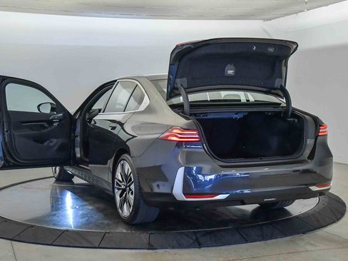 Used 2025 BMW 530i w/ Premium Package image 27