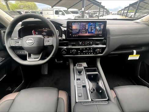 New 2026 Nissan Pathfinder Platinum FWD image 5