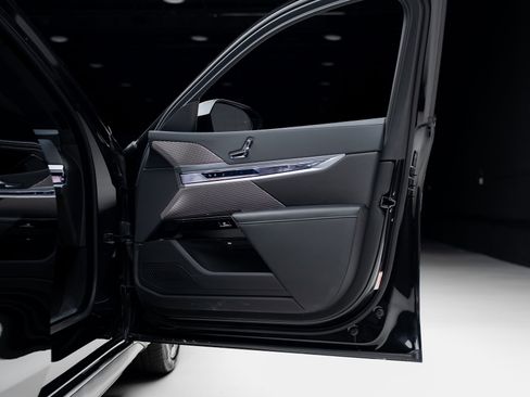 Used 2024 BMW i7 eDrive50 w/ M Sport Package image 57