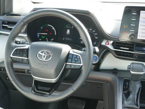 Used 2023 Toyota Sienna XSE FWD image 14