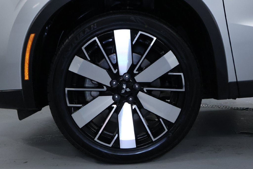 Used 2025 Mitsubishi Outlander SE AWD/4WD image 32