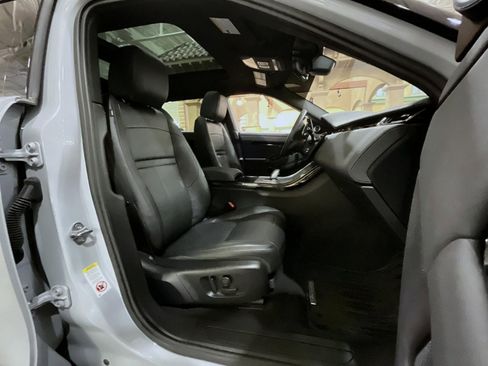 Used 2025 Land Rover Range Rover Evoque S AWD/4WD image 15