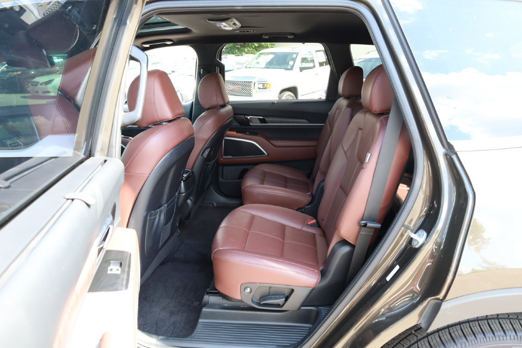 Used 2023 Kia Telluride EX w/ EX Captain's Chair Package AWD/4WD image 24