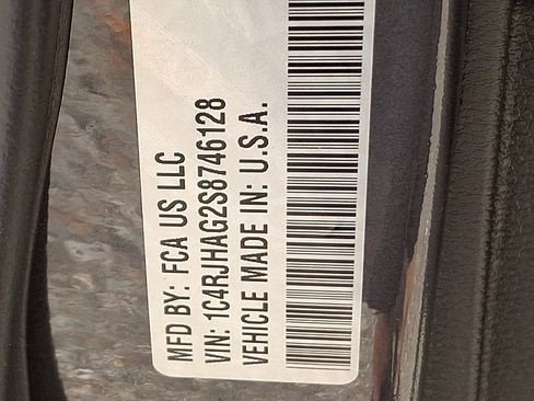 New 2025 Jeep Grand Cherokee Altitude image 14