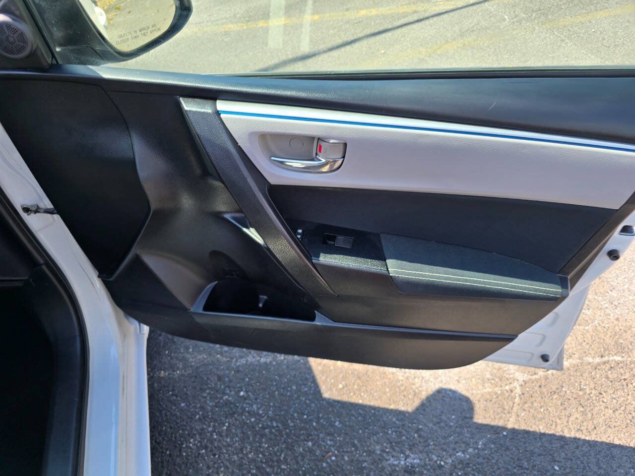 Used 2015 Toyota Corolla LE FWD image 30