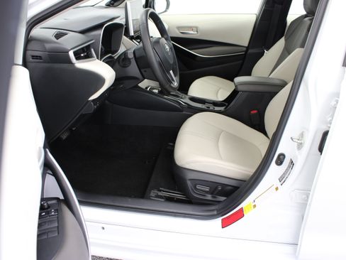 Used 2025 Toyota Corolla XLE FWD image 14